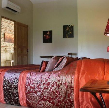 Terre De Garance Bed and Breakfast Lagardelle-sur-Lèze Δωμάτιο φωτογραφία