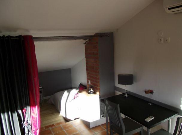 Terre De Garance Bed and Breakfast Lagardelle-sur-Lèze Δωμάτιο φωτογραφία
